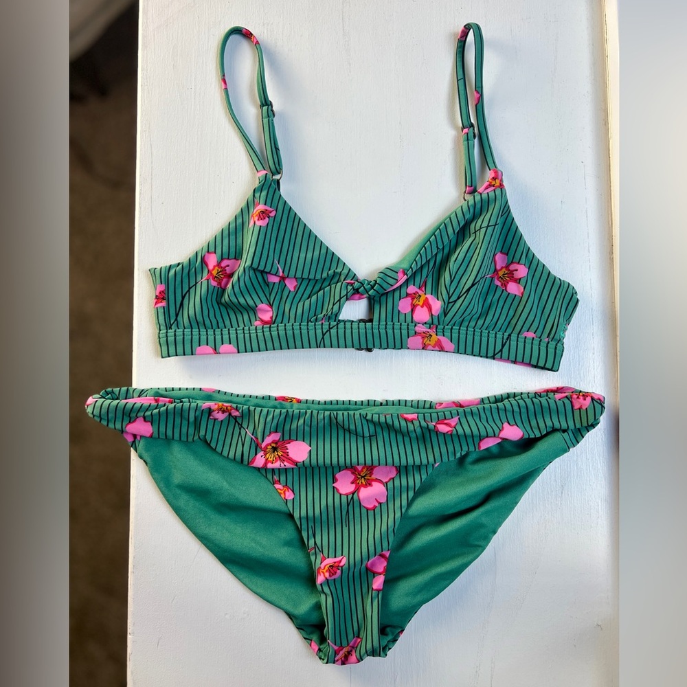 Billabong Bikini with adjustable straps